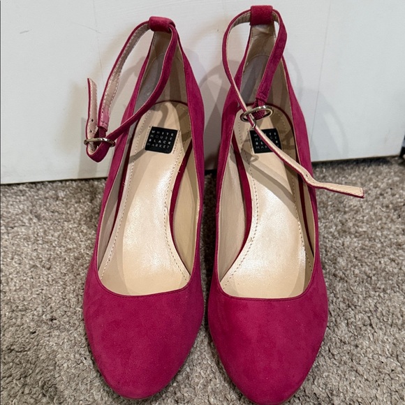 White House Black Market Shoes - White House Black Market Fuchsia Heels